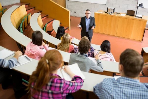 Studium – Blick in einen Hörsaal